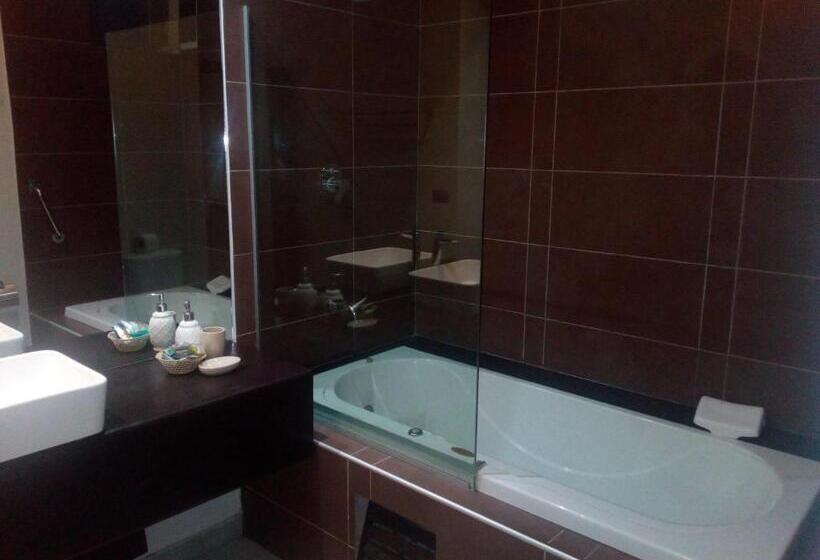 سوییت خانوادگی, Urqu Hotel & Boutique