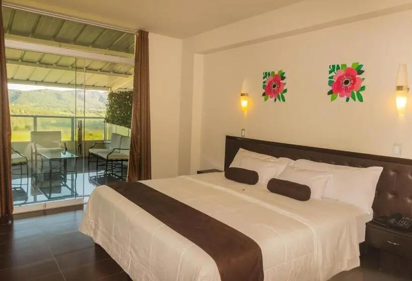 سوئیت سینیور, Urqu Hotel & Boutique