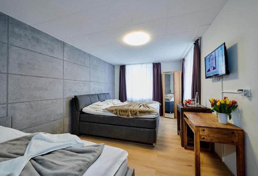 豪华房间, Giamas