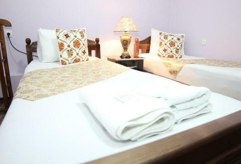 חדר דלוקס, Al Mansur