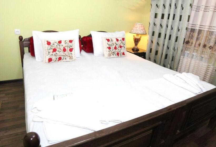 חדר דלוקס, Al Mansur