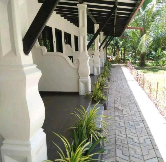 豪华三人间, Amron Resort Sigiriya