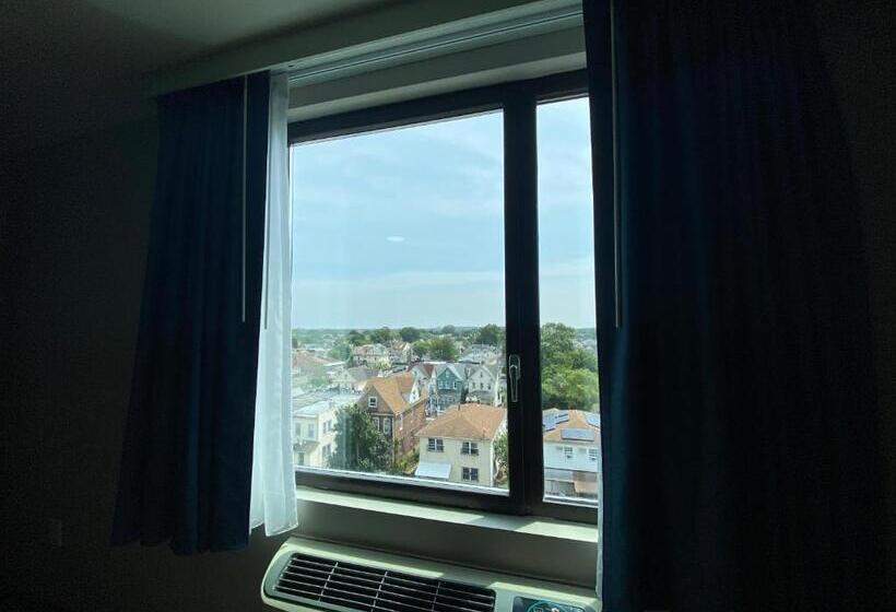 Deluxe Suite King Bed