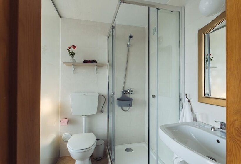 غرفة قياسية, Yey Atouguia Da Baleia