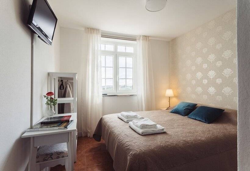 غرفة قياسية, Yey Atouguia Da Baleia