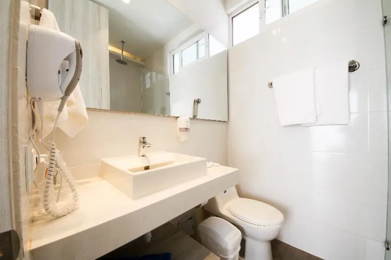 スーペリアの４人部屋, Azure Lofts & Pool
