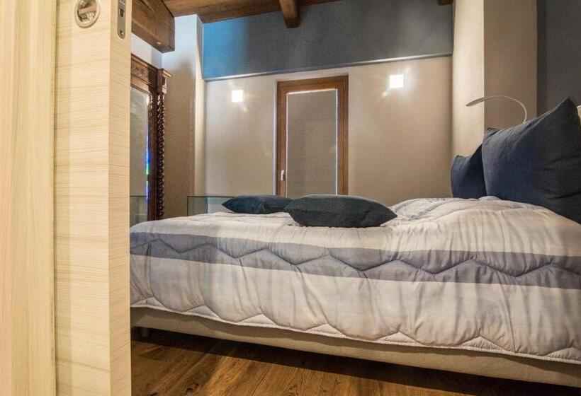 اتاق لوکس, In Viridi