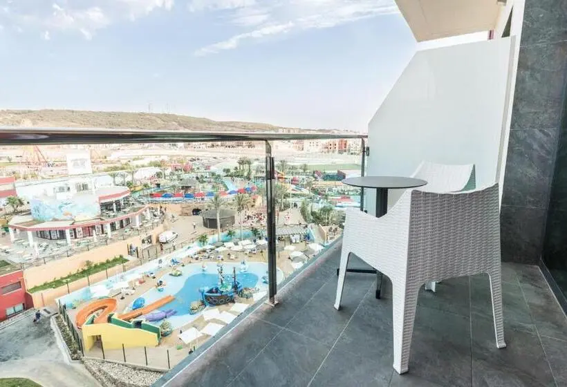 اتاق استاندارد با چشم‌انداز استخر, Az Hotel Montana