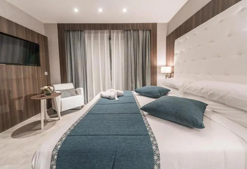 سوییت با چشم‌انداز دریا, Az Hotel Montana