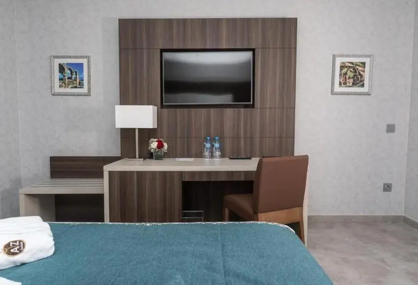 اتاق استاندارد با چشم‌انداز استخر, Az Hotel Montana