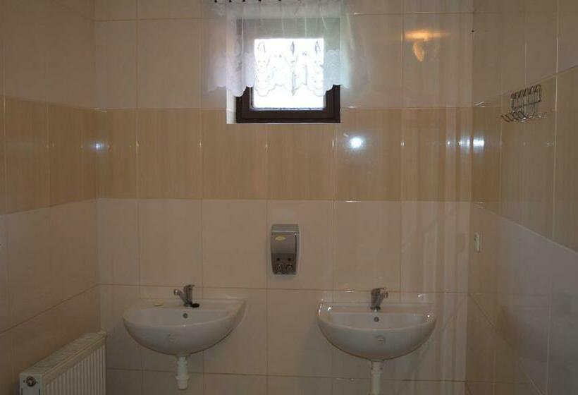 غرفة قياسية فردية, Davi Penzion & Bowling