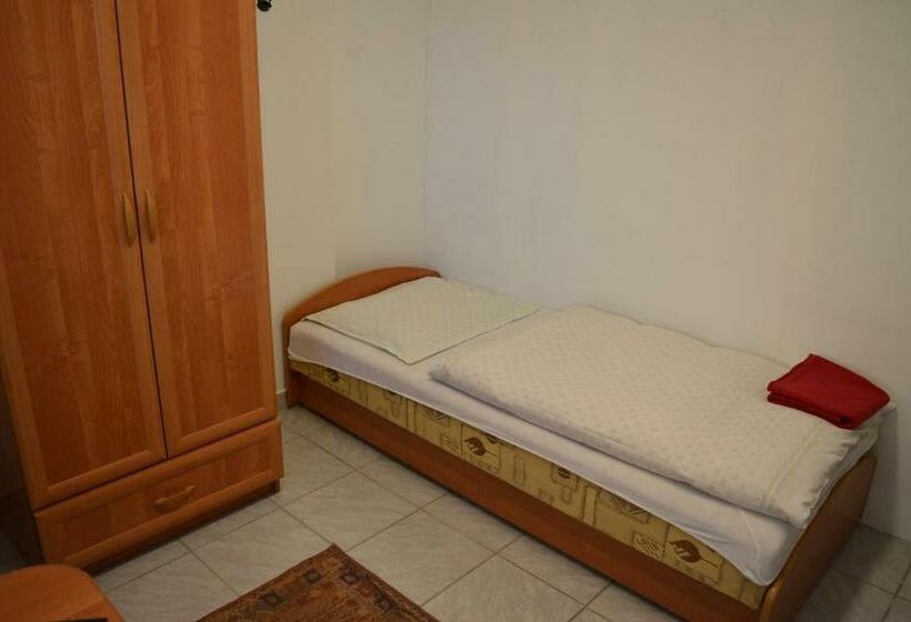 غرفة قياسية حمام مشترك, Davi Penzion & Bowling