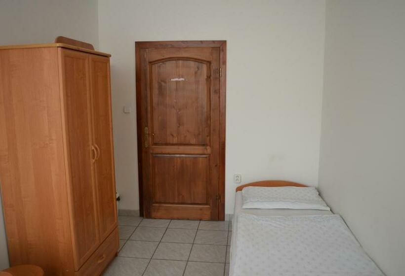 غرفة قياسية حمام مشترك, Davi Penzion & Bowling