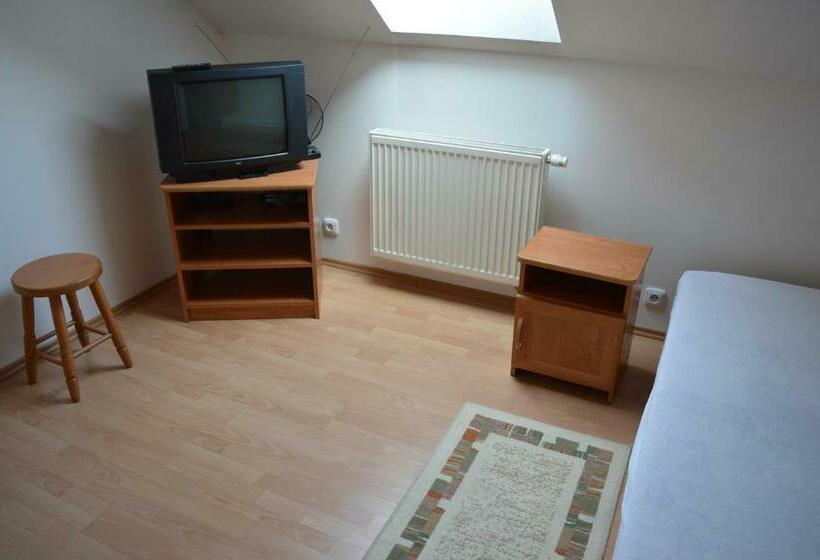 غرفة قياسية حمام مشترك, Davi Penzion & Bowling