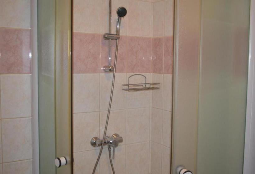 غرفة قياسية, Davi Penzion & Bowling