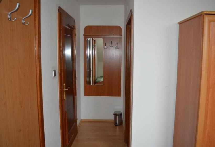 غرفة قياسية, Davi Penzion & Bowling