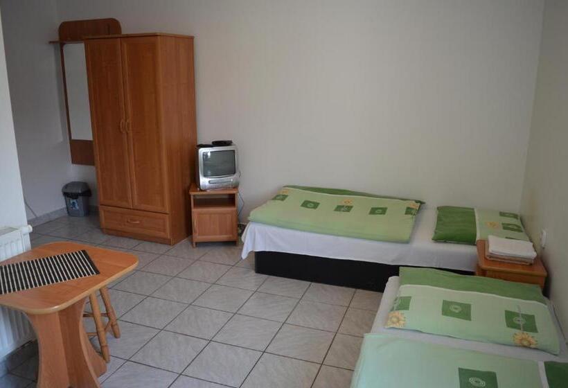 غرفة قياسية, Davi Penzion & Bowling