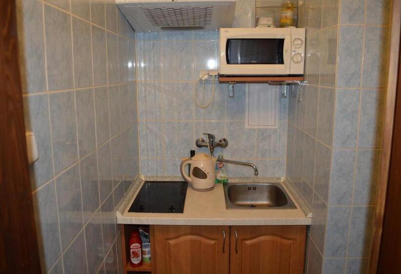 غرفة قياسية ثلاثية, Davi Penzion & Bowling