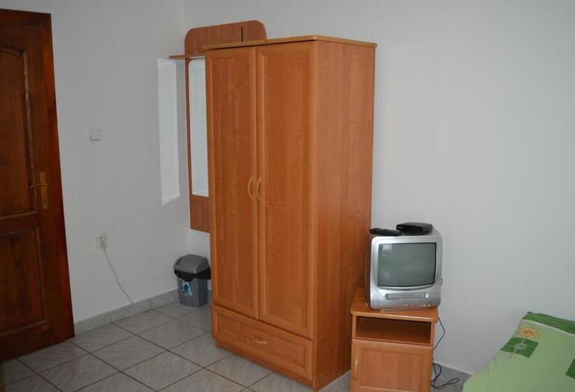 غرفة قياسية ثلاثية, Davi Penzion & Bowling