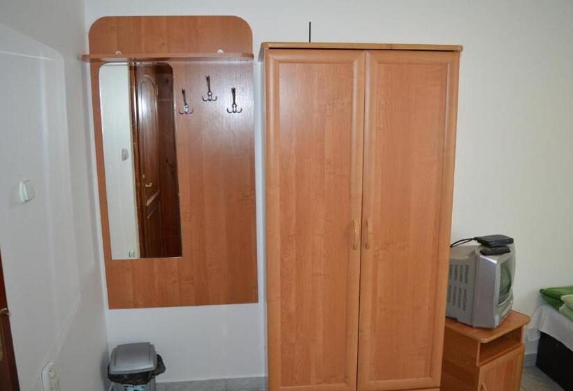 غرفة قياسية ثلاثية, Davi Penzion & Bowling