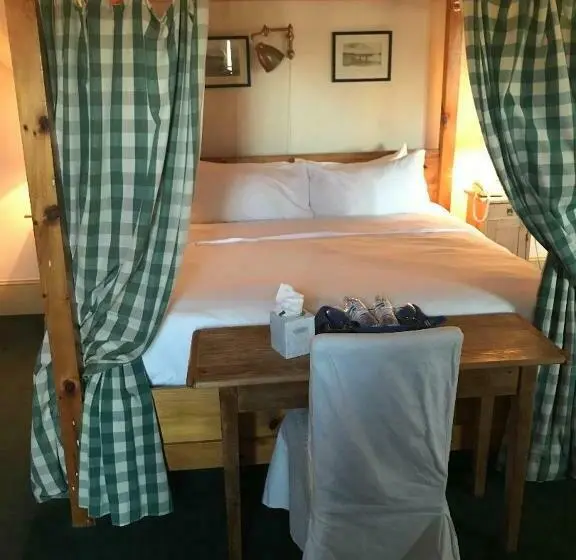キングサイズベッドのスタンダードルーム, The Red Lion Inn