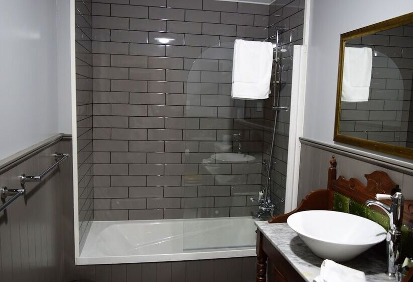 スタンダードルーム, Left Bank