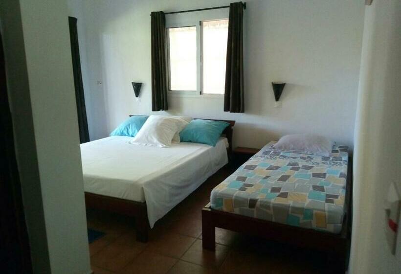 اتاق لوکس, Zara Village