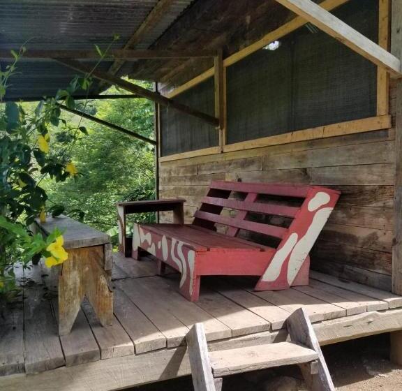 اتاق خانوادگی با چشمانداز کوه, Ch'i Bocól Community Hostel