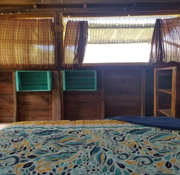 اتاق خانوادگی با چشمانداز کوه, Ch'i Bocól Community Hostel