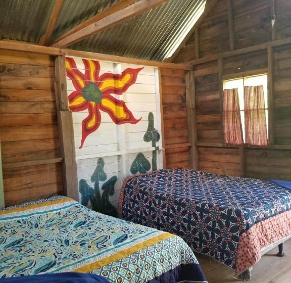 اتاق خانوادگی با چشمانداز کوه, Ch'i Bocól Community Hostel