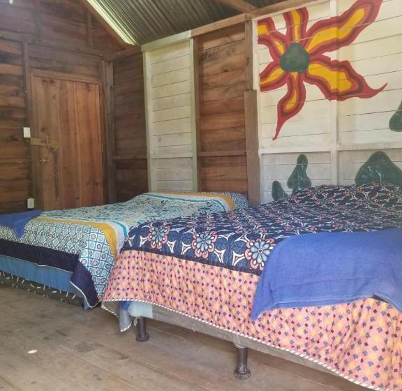 اتاق خانوادگی با چشمانداز کوه, Ch'i Bocól Community Hostel