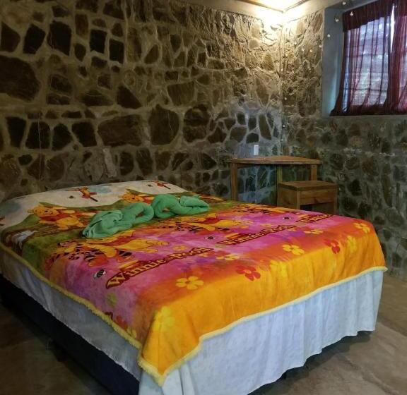 اتاق لوکس, Ch'i Bocól Community Hostel