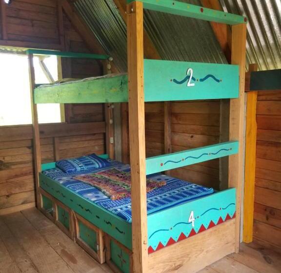 تختخواب در اتاق مشترک, Ch'i Bocól Community Hostel