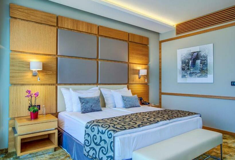 جناح ديلوكس, Merit Grand Mosta Spa Hotel & Casino