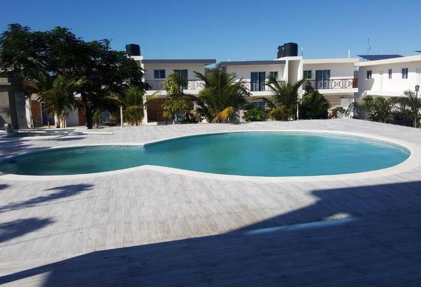 اتاق سه نفره دلوکس با چشم‌انداز دریا, Ensenada Resort