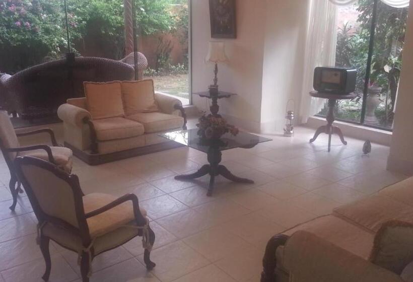 اتاق لوکس یک تخته, La Casona