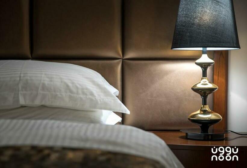 디럭스 스위트 킹 침대, Noon Hotel Suites