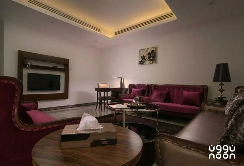 Deluxe Suite King Bed, Noon Hotel Suites