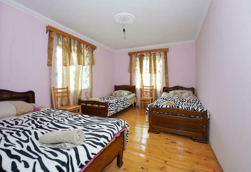 اتاق ساده سه‌ نفره, Guesthouse Nora