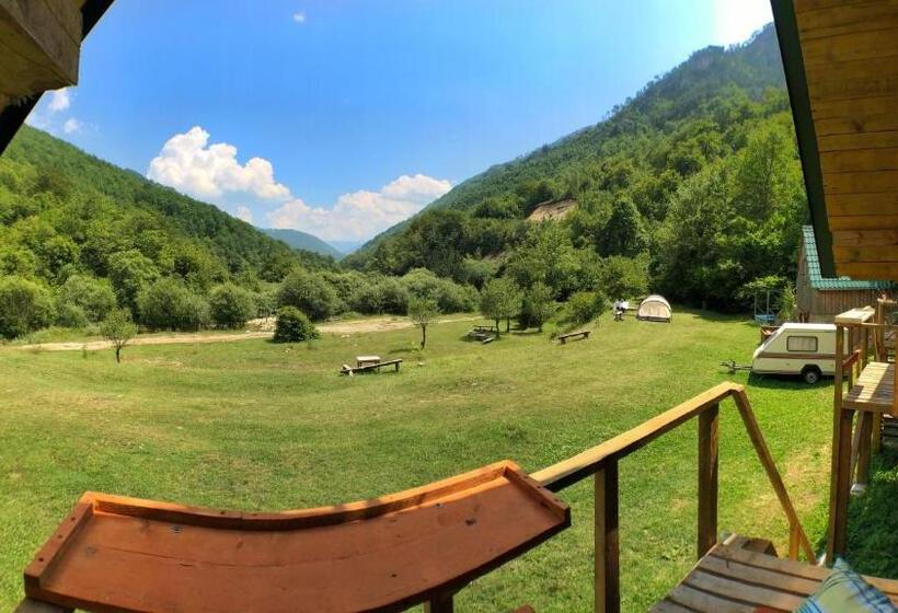 بانگلوی استاندارد, Kamp Vrbnica