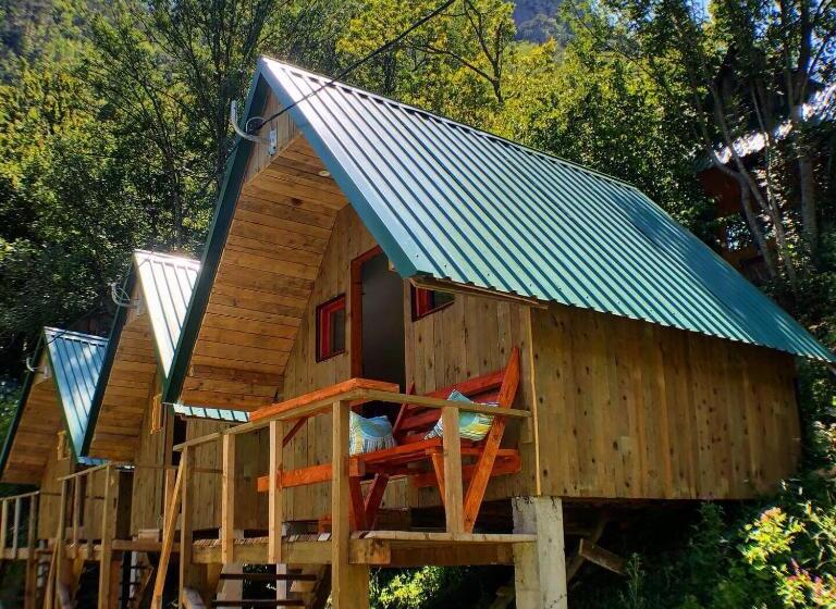 بانگلوی استاندارد, Kamp Vrbnica