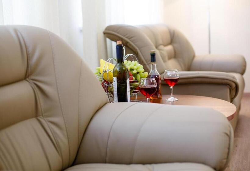 آپارتمان 1 خوابه همکف, Apart Hotel Vegus