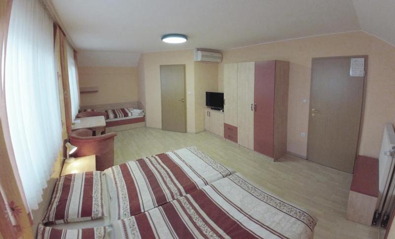 اتاق استاندارد سه نفره, Rooms En Krajcar