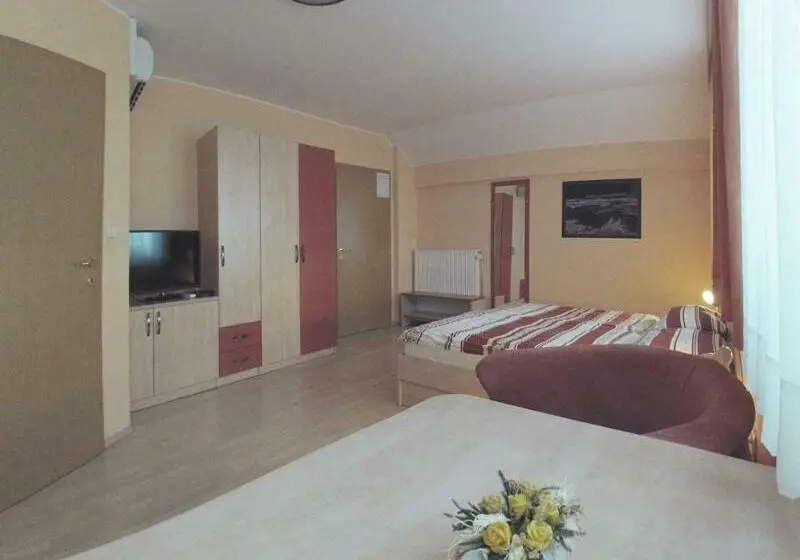 اتاق استاندارد سه نفره, Rooms En Krajcar