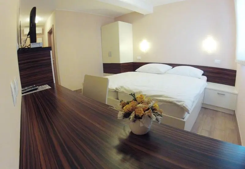 اتاق استاندارد, Rooms En Krajcar