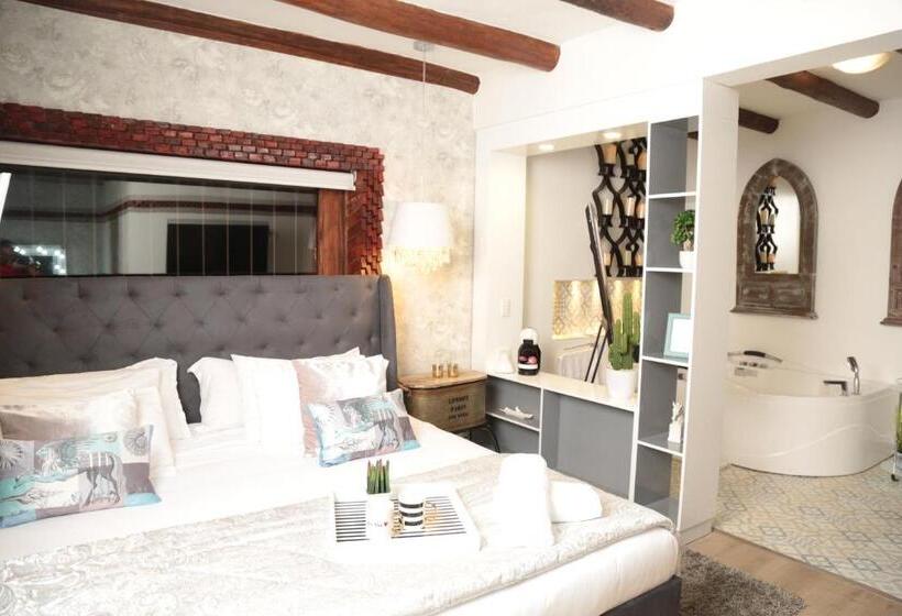 سوییت لوکس, Boutique Guatika