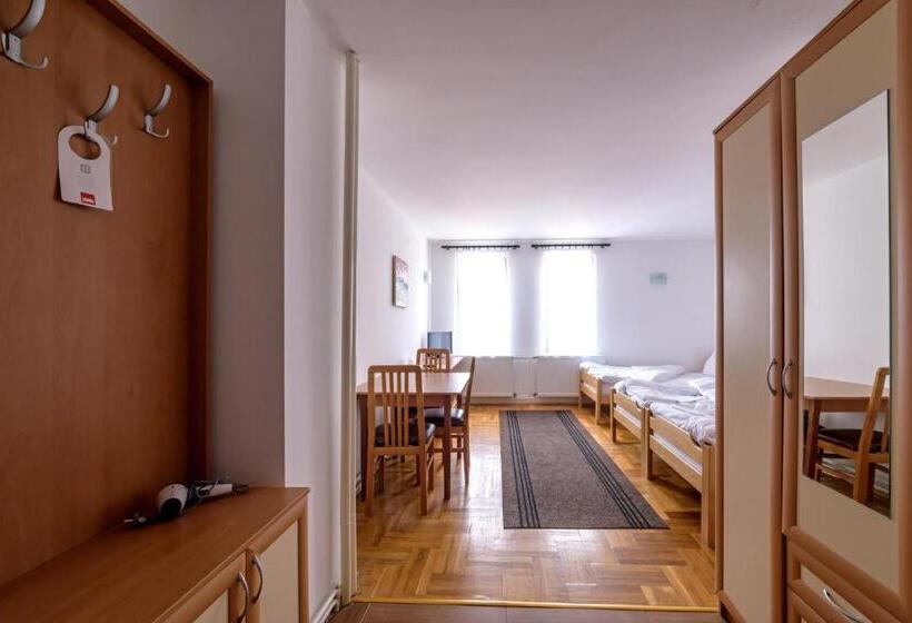 اتاق استاندارد سه نفره, Manastir Sv. Joakim Osogovski