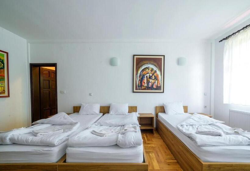 اتاق استاندارد سه نفره, Manastir Sv. Joakim Osogovski