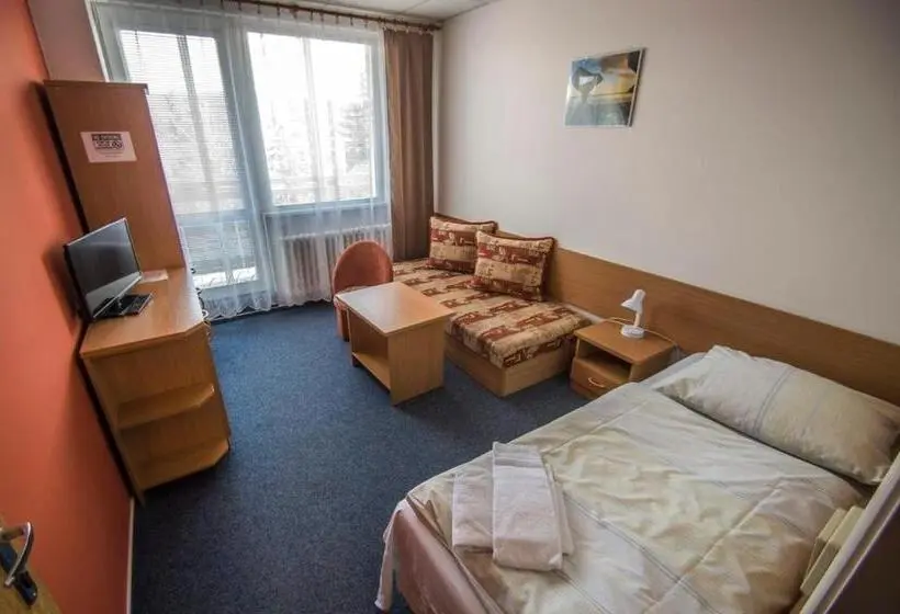 Standard Yhden Hengen Huone, Sport