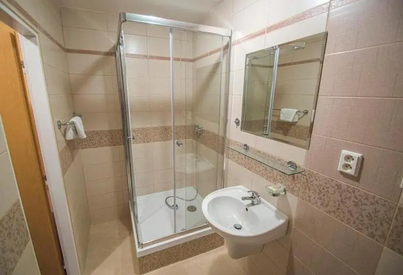 Standard Yhden Hengen Huone, Sport